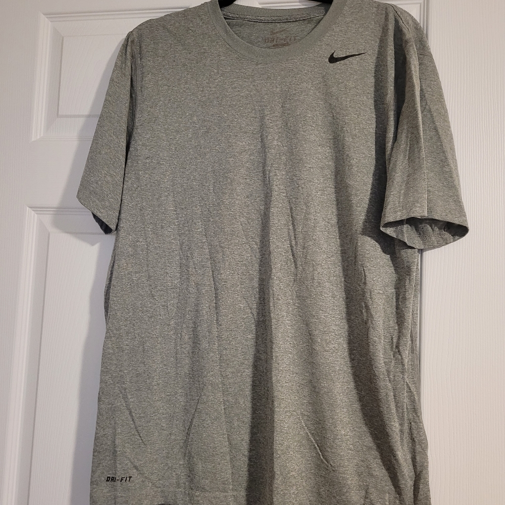 Mens large Nike dry fit grey shirt